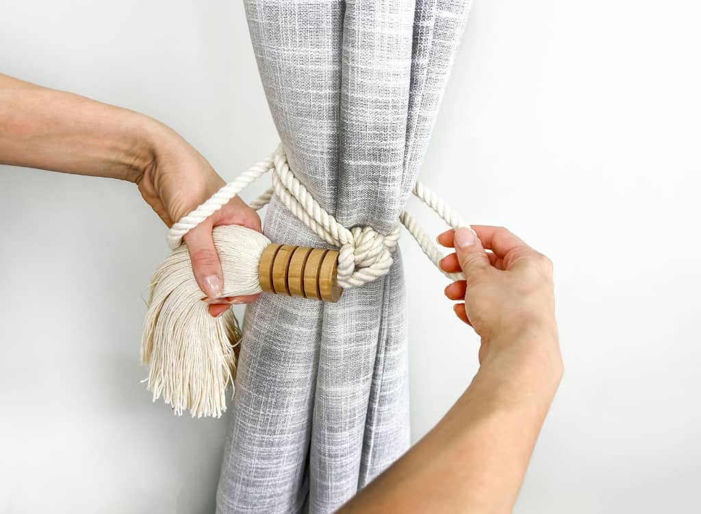 How to Use Curtain Tie-Backs